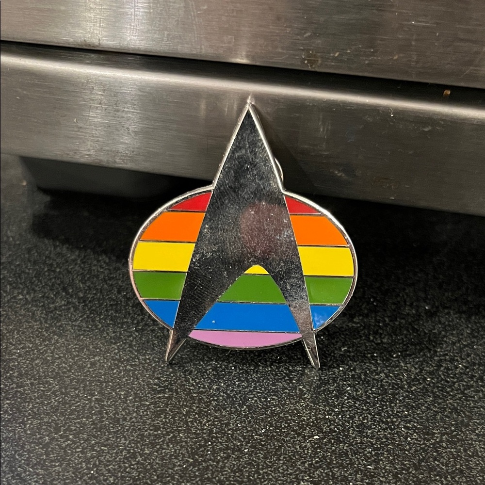 Queer LGBTQ+ Rainbow Star Trek Starfleet enamel pin 🌈 🏳️‍🌈🏳️‍⚧️